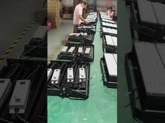 Wodoodporne oświetlenie kortów tenisowych   Modułowy reflektor LED zewnętrzny IP66