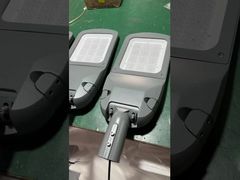 Oświetlenie zewnętrzne IP65 Wodoodporna aluminiowa lampa solarna z czujnikiem ruchu 300W 400W 500W