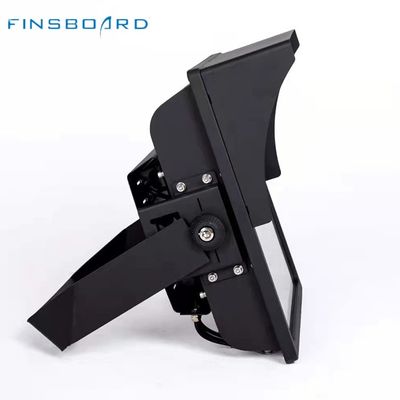 Reflektor LED o zakresie częstotliwości 50-60 Hz, żywotności 50000 godzin i stopniu ochrony IP66, przeznaczony do oświetlenia stadionów na zewnątrz