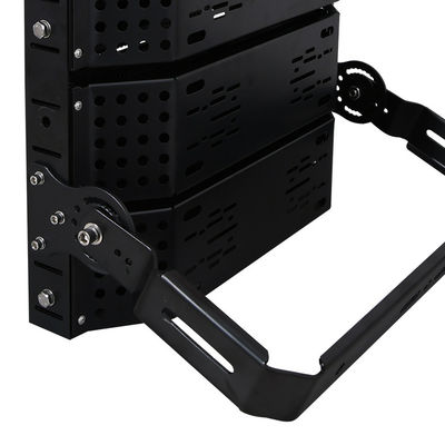 Wodoodporny reflektor LED IP66 o żywotności 50000 godzin i regulowanym kącie 216° do stadionów i zastosowań na wysokich masztach