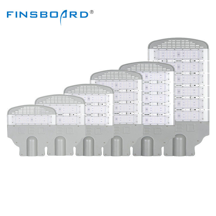 Latarnia uliczna LED ze stopu aluminium, soczewką PC i stopniem ochrony IP65, o wydajności 130-140lm/W do użytku zewnętrznego