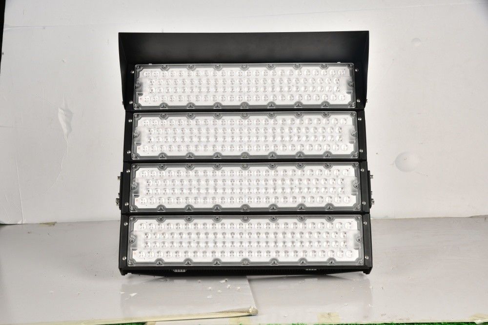 IP65 wodoodporne światło wysokiego mastu LED z żywotnością 50 000 godzin i regulowanym kątem wiązki dla stadionów